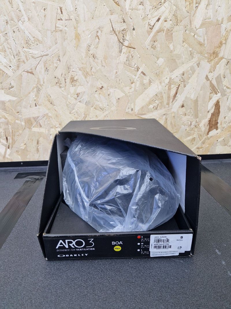 Použité Oakley ARO3 Endurance MIPS 2026 bike — obrázek 19 z 19