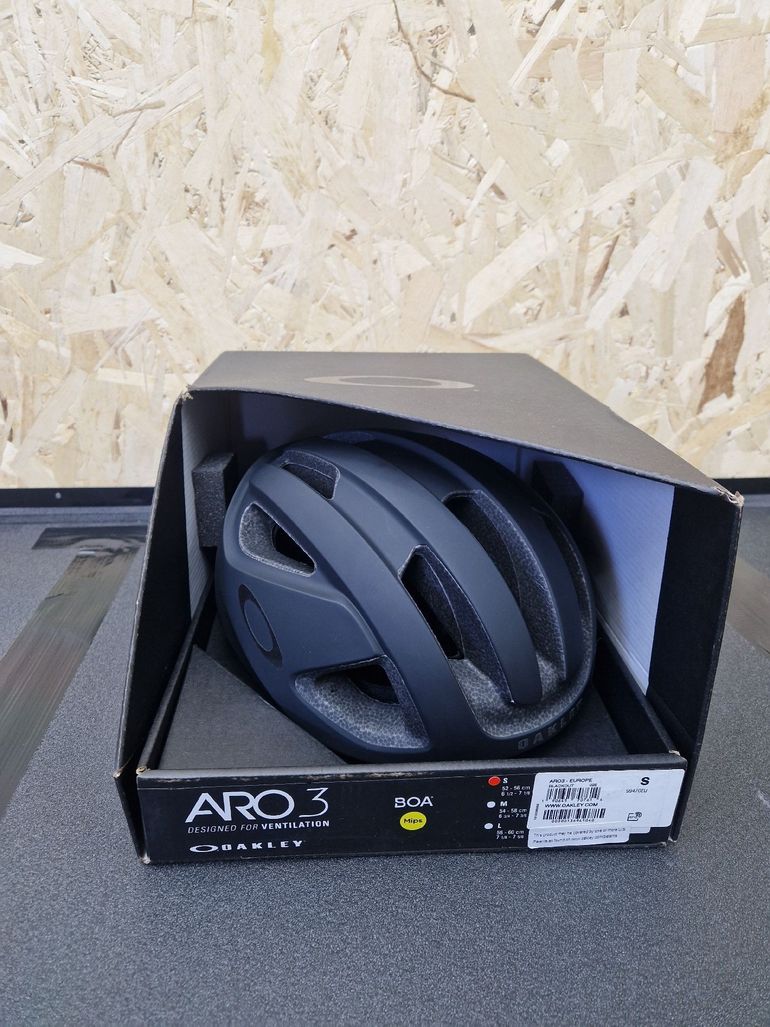 Used Oakley ARO3 Endurance MIPS 2026 bike — image 18 of 19