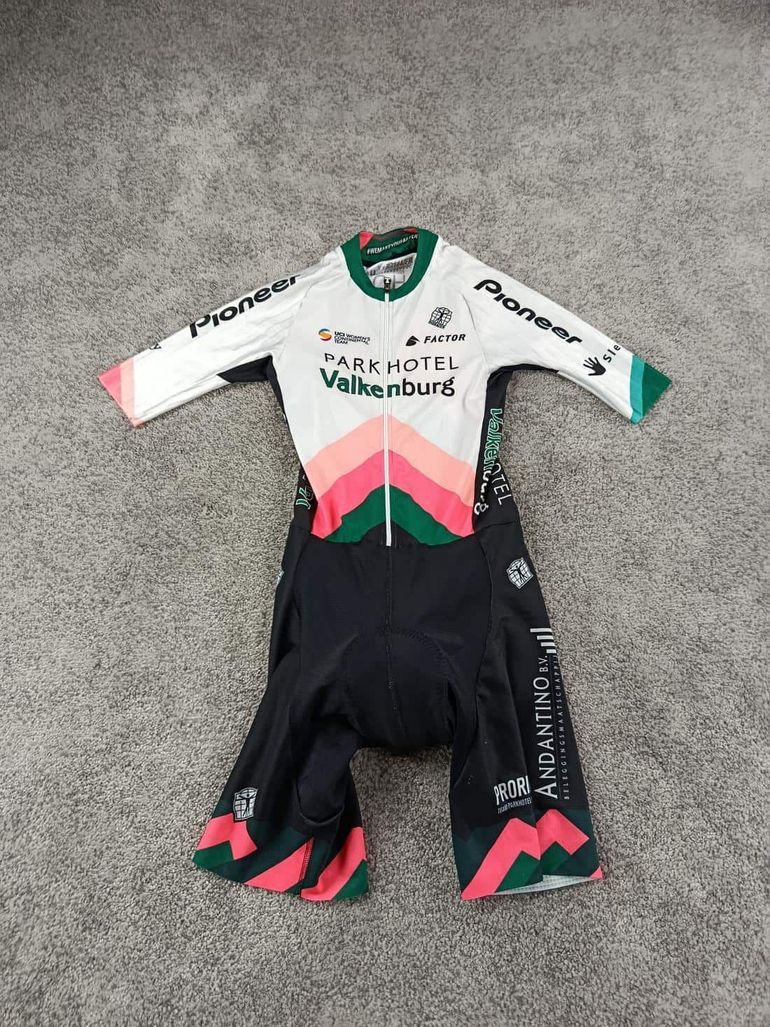 Used Bioracer combinaison velo femme taille xs -28 7845 cyclisme park hotel valkenbourg porté Duik, marque: , état: Très bon état, taille: XS / 34 / 6, 35,0 bike — image 1 of 8