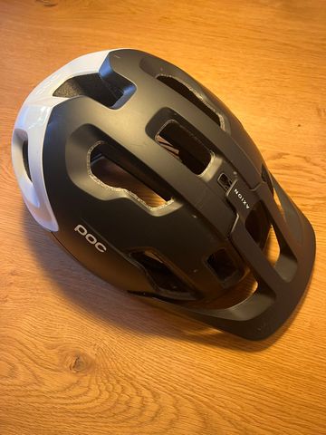 Tweedehands POC Axion Helmet bike — afbeelding 1 van 5