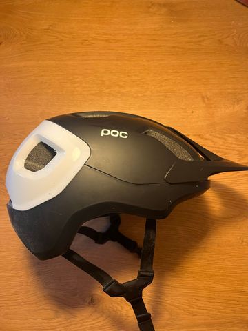 Tweedehands POC Axion Helmet bike — afbeelding 2 van 5