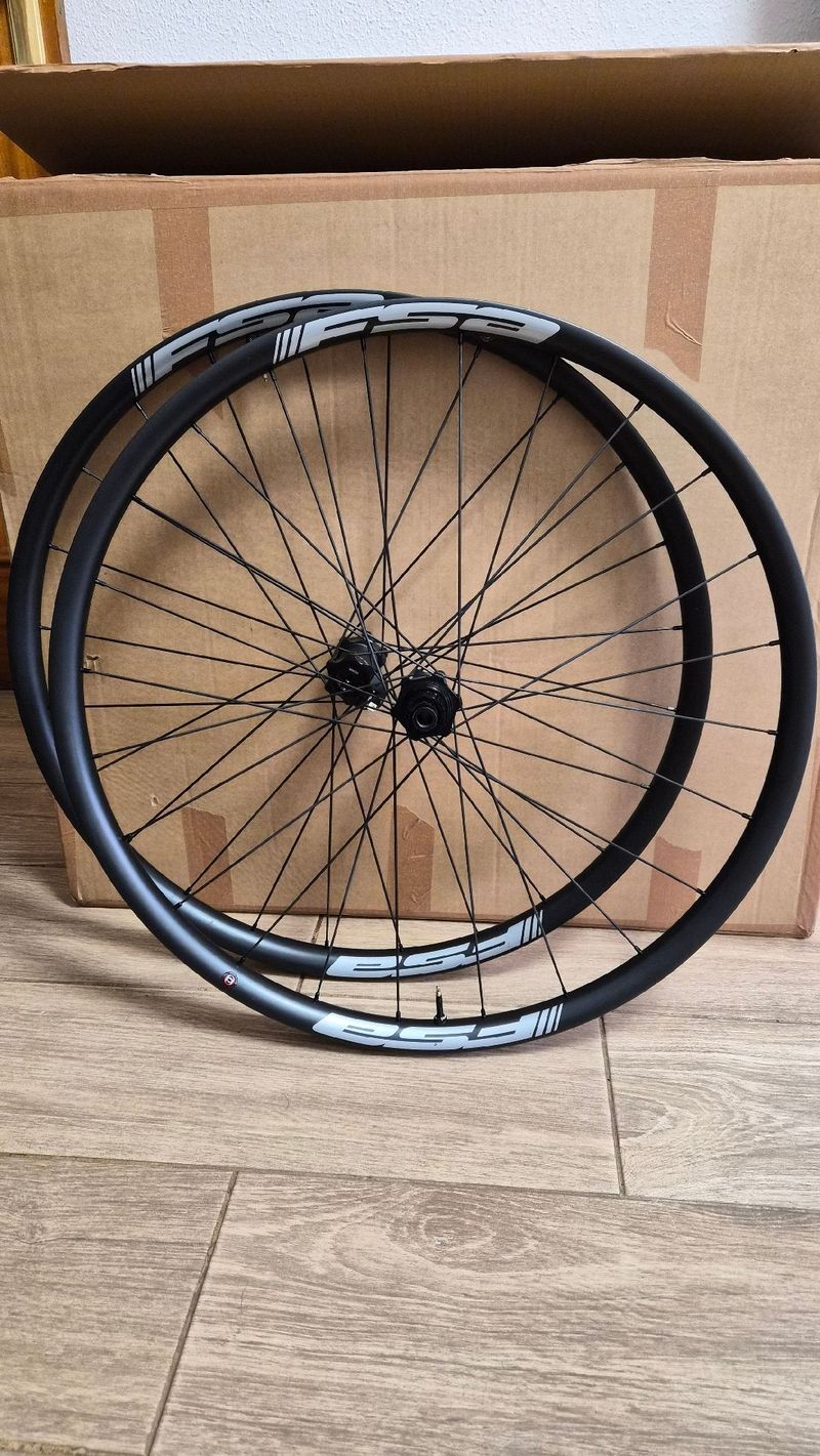Używany Fsa i30 Carbon Wheelset 2026 bike — zdjęcie 1 z 10