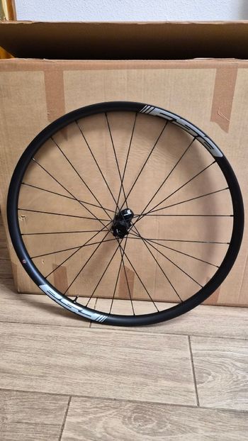 Used Fsa i30 Carbon Wheelset 2026 bike — image 8 of 10