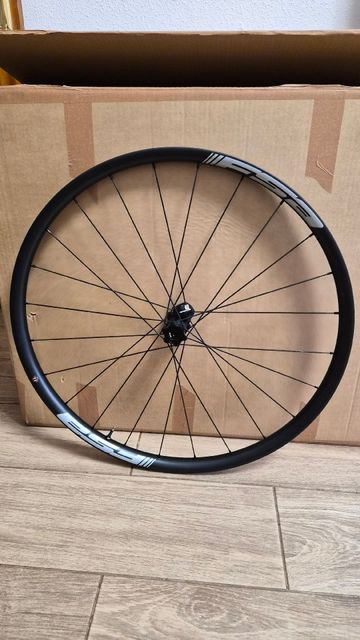 Używany Fsa i30 Carbon Wheelset 2026 bike — zdjęcie 8 z 10