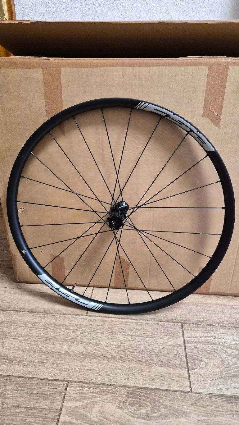 Used Fsa i30 Carbon Wheelset 2026 bike — image 8 of 10