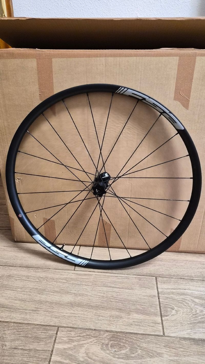 Używany Fsa i30 Carbon Wheelset 2026 bike — zdjęcie 8 z 10