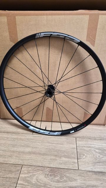 Używany Fsa i30 Carbon Wheelset 2026 bike — zdjęcie 9 z 10