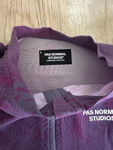Tweedehands Pas Normal Studios Trikot bike — afbeelding 2 van 3