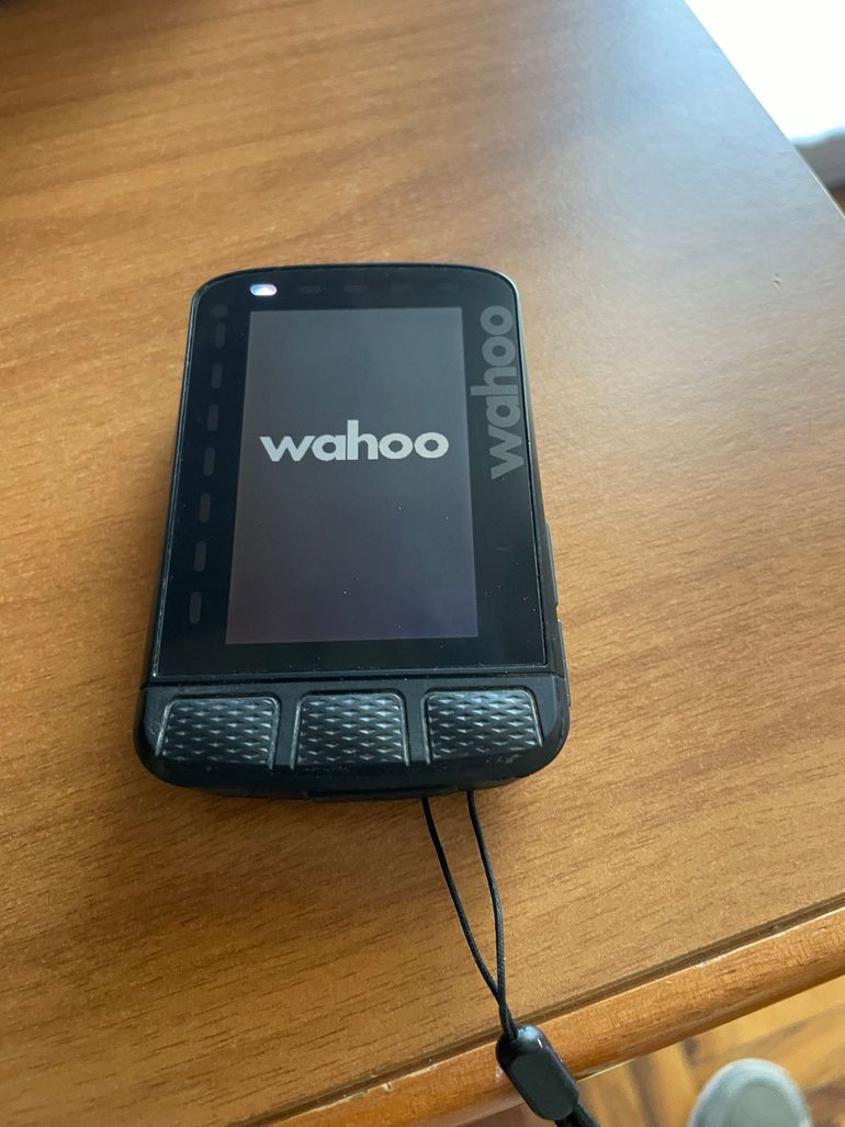 Used Wahoo ELEMNT ROAM v2 GPS Bike Computer 2025 bike — image 3 of 6