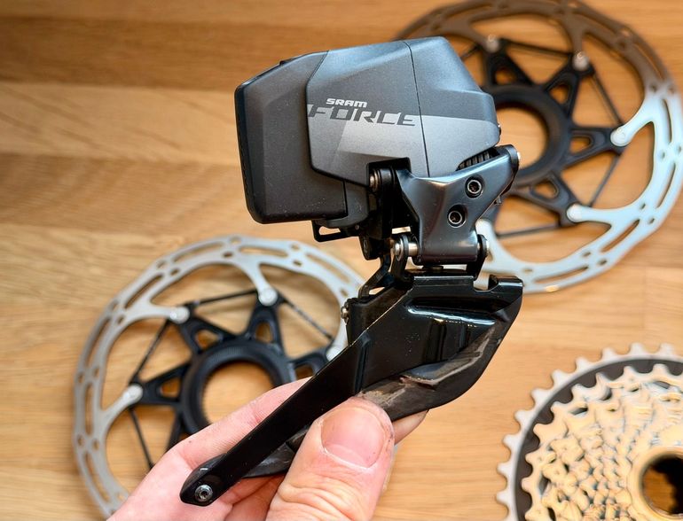Used Sram Force D1 AXS 12-speed groupset, COMPLETE 2025 bike — image 7 of 16