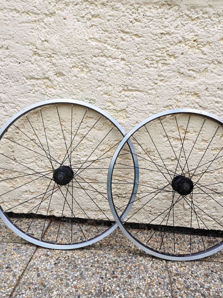 Used Bontrager 26 Zoll Laufradsatz Disc/Rim bike — image 2 of 6