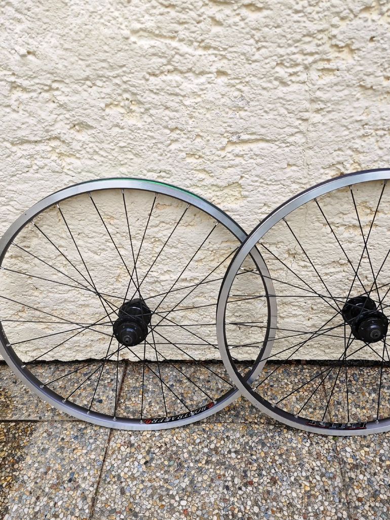 Used Bontrager 26 Zoll Laufradsatz Disc/Rim bike — image 1 of 6