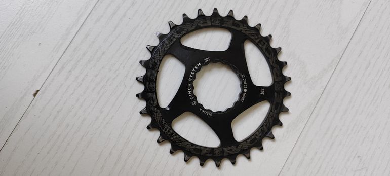 Used Race Face 30T Narrow Wide Chainring bike — image 1 of 3