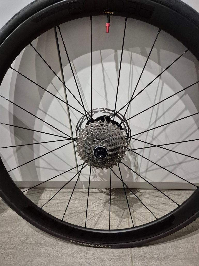 Used Bontrager Aeolus Elite 35 TLR Disc Road Wheel 2025 bike — image 4 of 7