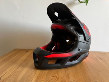 Used MET Parachute MCR MIPS Helmet bike — image 2 of 3