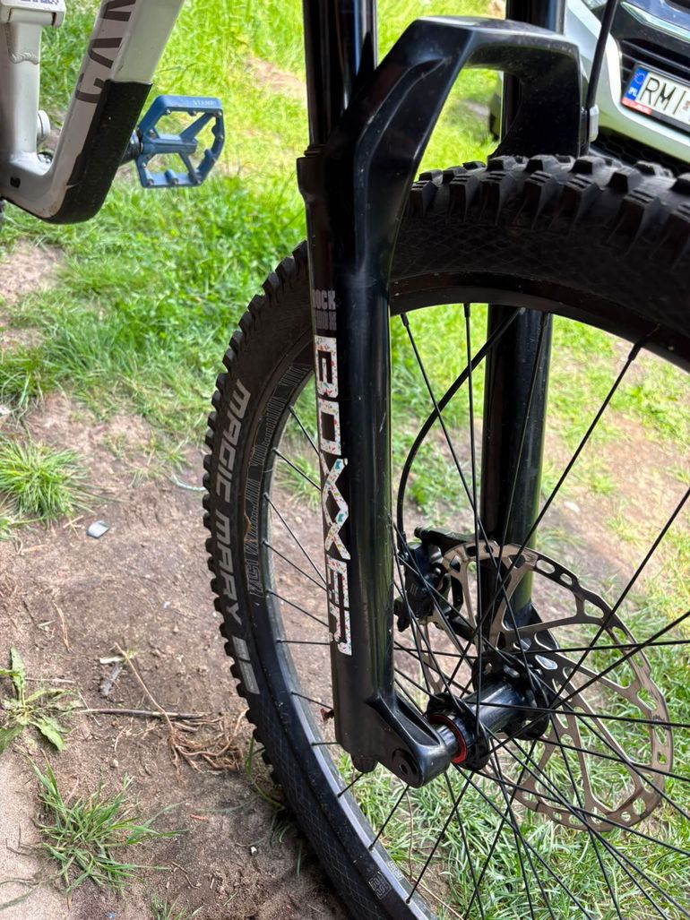 Used RockShox BoXXer rc 29 200mm 2023 bike — image 4 of 4