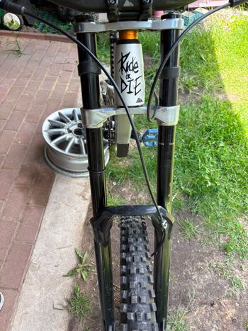 Used RockShox BoXXer rc 29 200mm 2023 bike — image 2 of 4