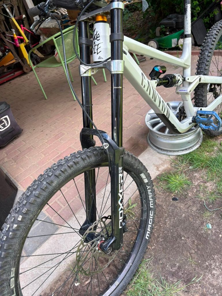 Used RockShox BoXXer rc 29 200mm 2023 bike — image 1 of 4