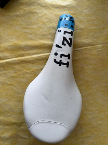 Used Fizik Tundra2 Sattel bike — image 4 of 4