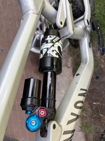 Used Fox Float X2 Air Shock 2023 bike — image 2 of 2