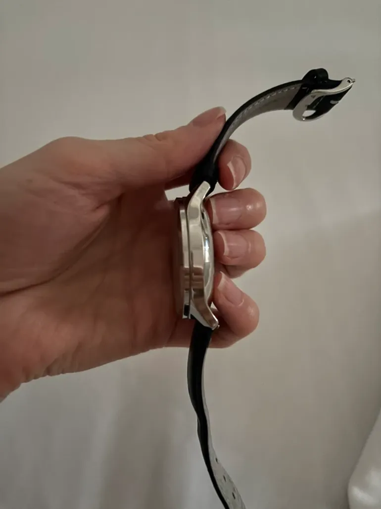 Used Garmin Vivomove Luxe bike — image 4 of 5