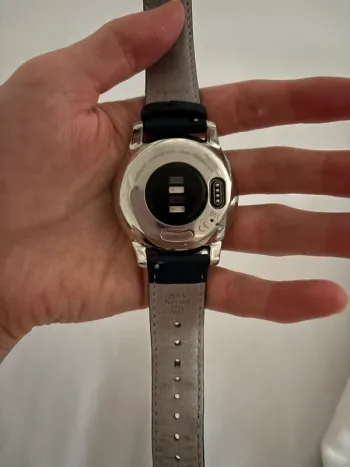 Used Garmin Vivomove Luxe bike — image 3 of 5