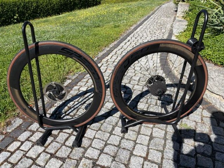 Used Veltec Speed 6.0 Carbon Laufräder mit DT Swiss 240 Naben bike — image 1 of 4