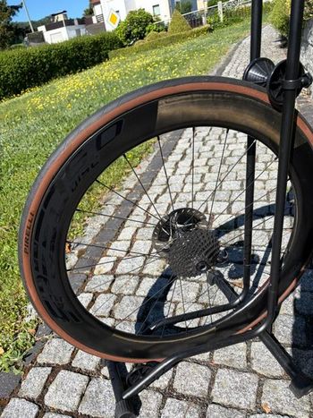 Used Veltec Speed 6.0 Carbon Laufräder mit DT Swiss 240 Naben bike — image 3 of 4