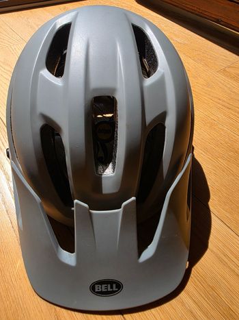 Used Bell Mountainbike Helmet bike — image 6 of 6