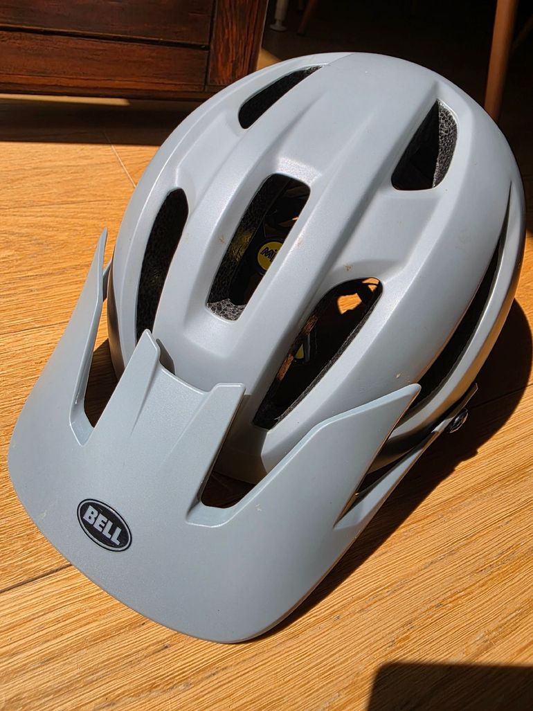 Used Bell Mountainbike Helmet bike — image 1 of 6