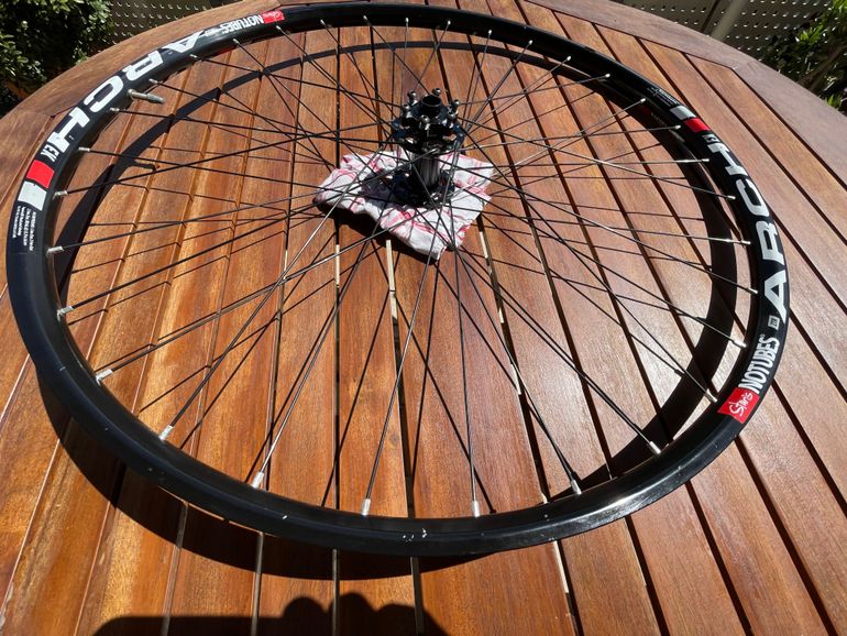 Used Stans Notubes ZTR Arch 29er Rim 32H Black 2015 bike — image 5 of 11