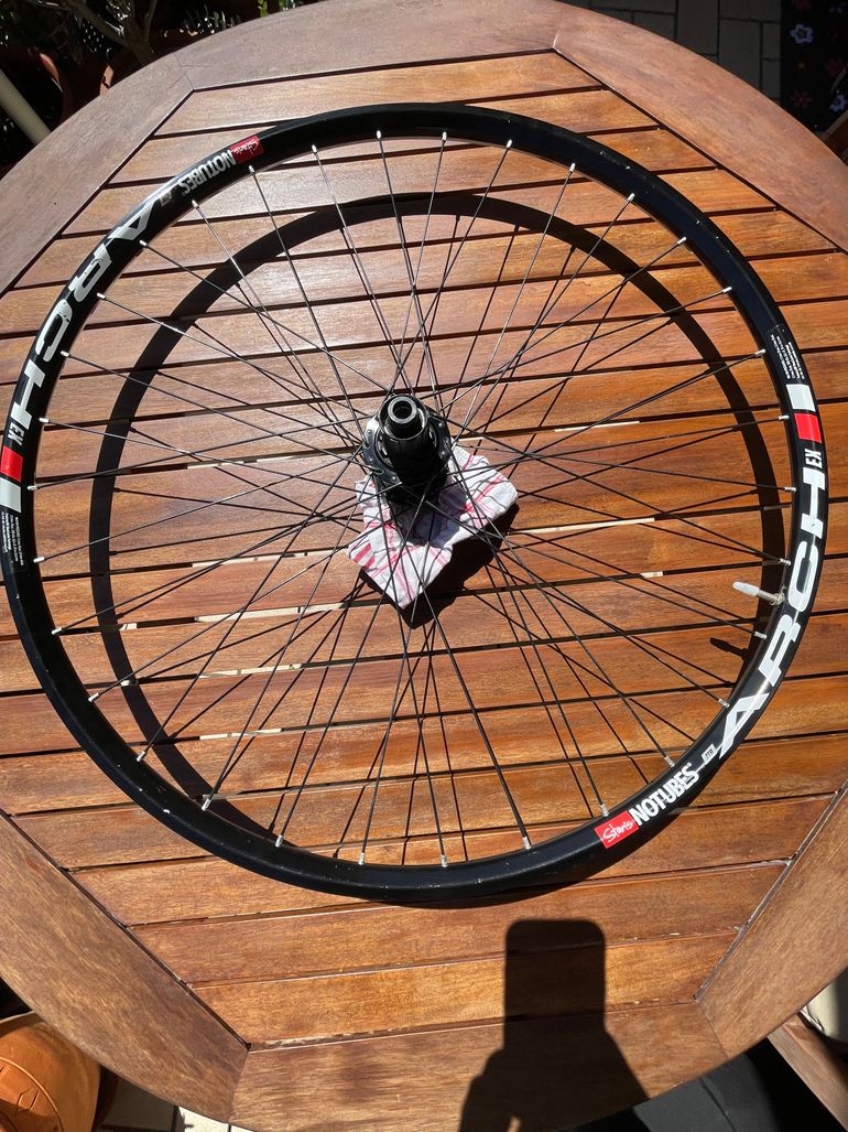 Used Stans Notubes ZTR Arch 29er Rim 32H Black 2015 bike — image 4 of 11