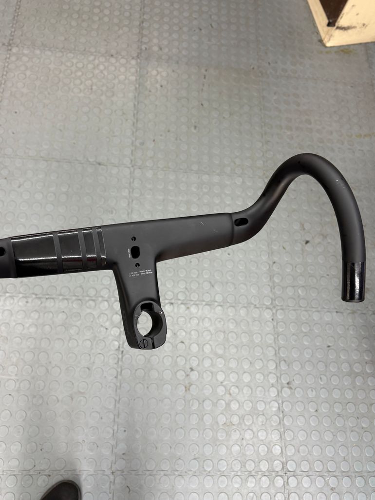 Used alanera RS T1000 Carbon Flared Curved Handlebar 2025 bike — image 3 of 5
