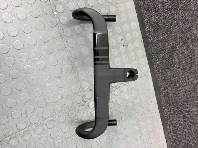 Used alanera RS T1000 Carbon Flared Curved Handlebar 2025 bike — image 2 of 5