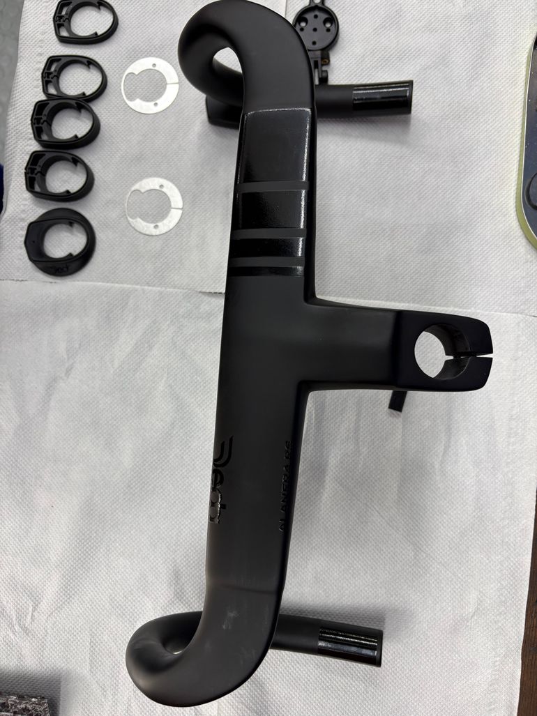 Used alanera RS T1000 Carbon Flared Curved Handlebar 2025 bike — image 5 of 5