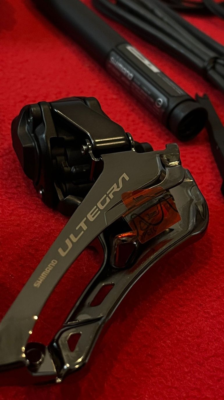 Used Shimano NEW 165mm 8170 Ultegra 2x12 Di2 50/34 ,11-34 groupset bike — image 4 of 9