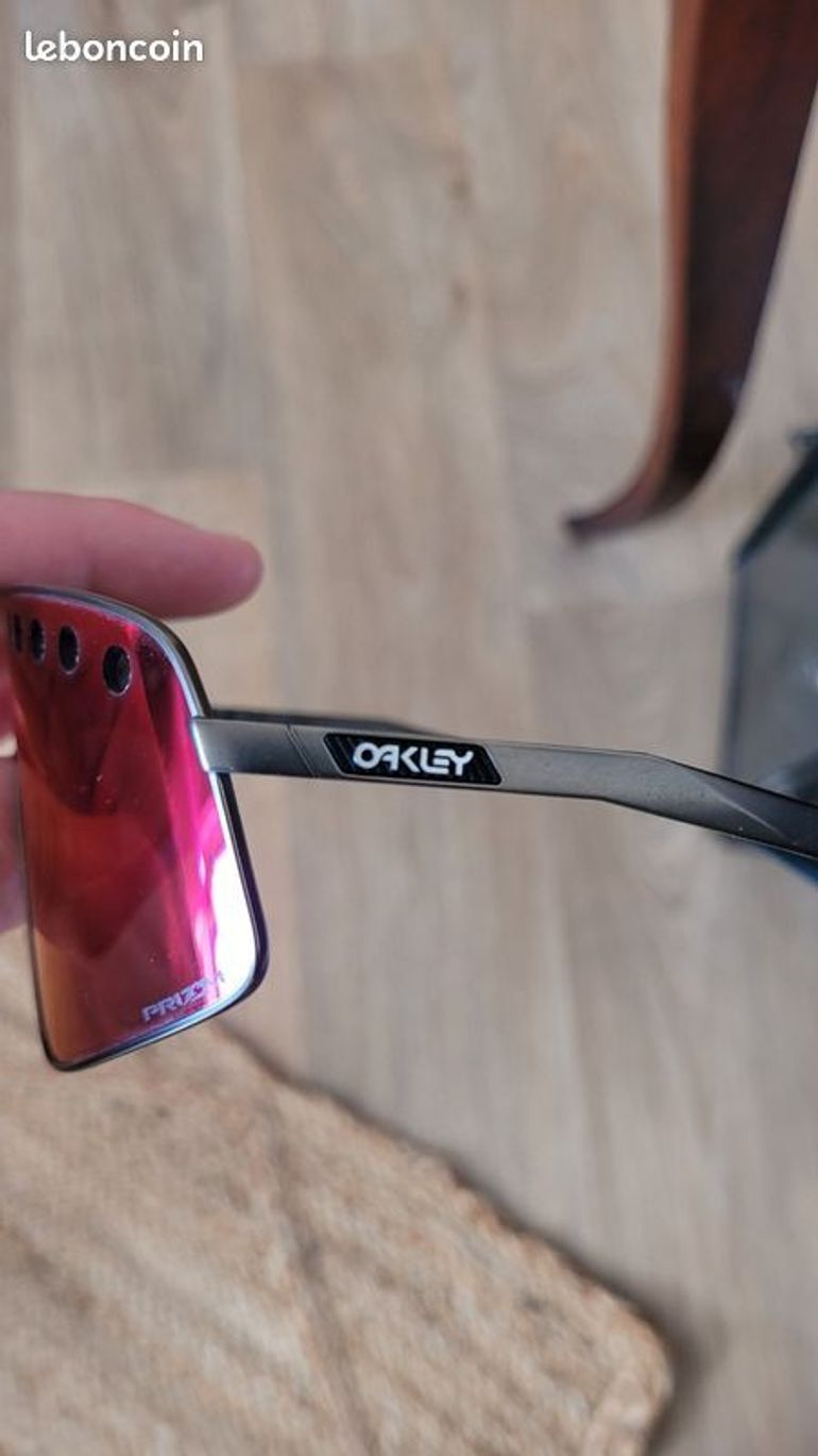 Used Oakley Sutro TI Sweep Mat Gunmetal Prizm Road 2025 bike — image 4 of 5