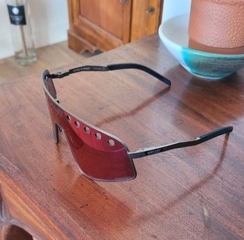 Used Oakley Sutro TI Sweep Mat Gunmetal Prizm Road 2025 bike — image 2 of 5