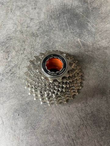 Używany Shimano R7000 12-25 Drivetrain & Pedals