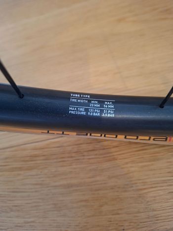Used Dt Swiss PRC 1100 DICUT Mon Chasseral bike — image 7 of 10