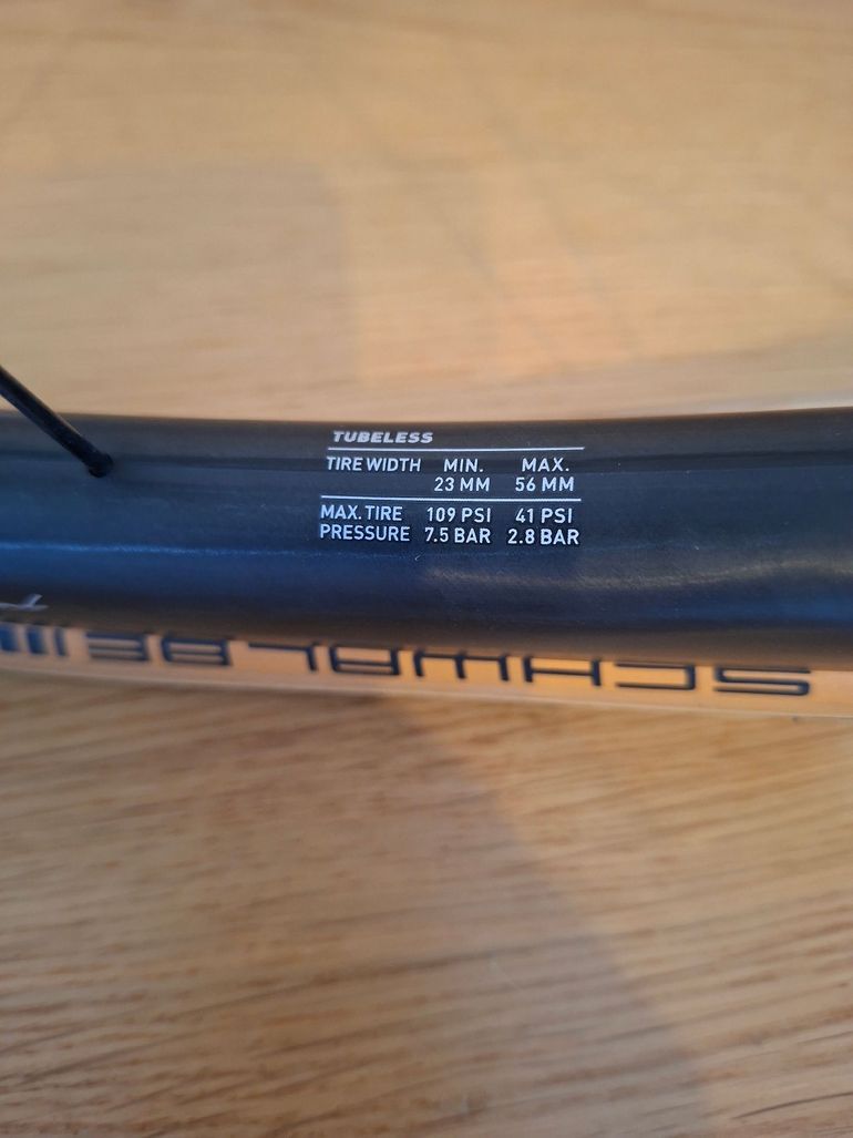 Used Dt Swiss PRC 1100 DICUT Mon Chasseral bike — image 5 of 10