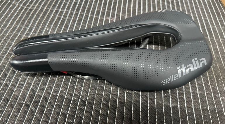 Used Selle Italia WATT Gel Superflow Carbon Saddle 2025 bike — image 1 of 3