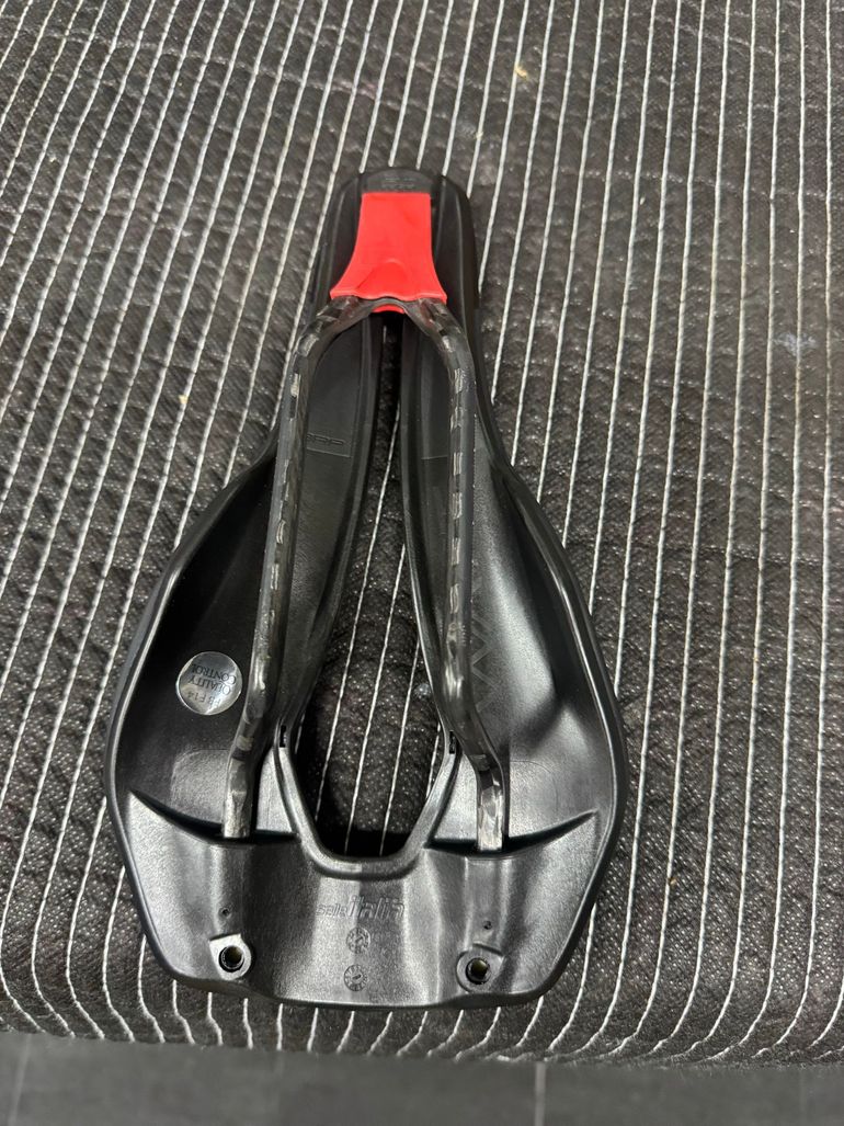 Used Selle Italia WATT Gel Superflow Carbon Saddle 2025 bike — image 3 of 3