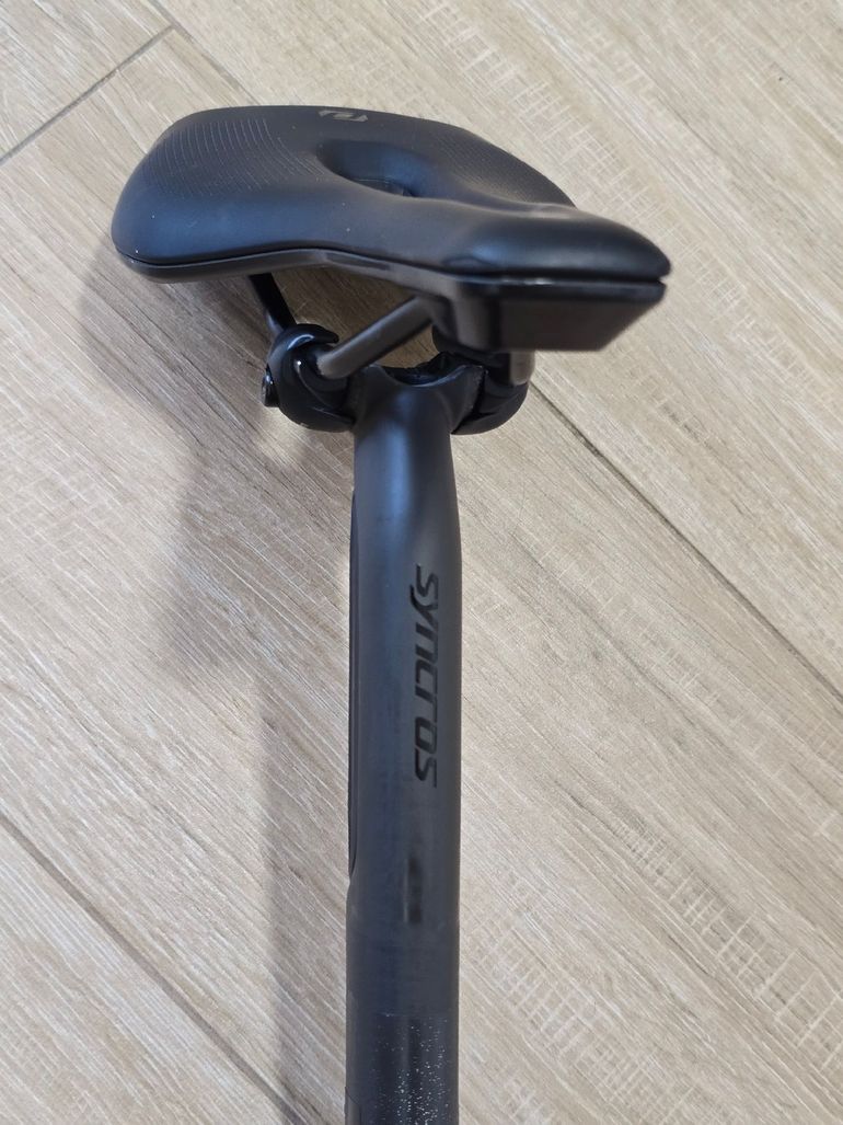 Used Syncros SP-R101-CF 0mm Offs Seatpost 2025 bike — image 4 of 8