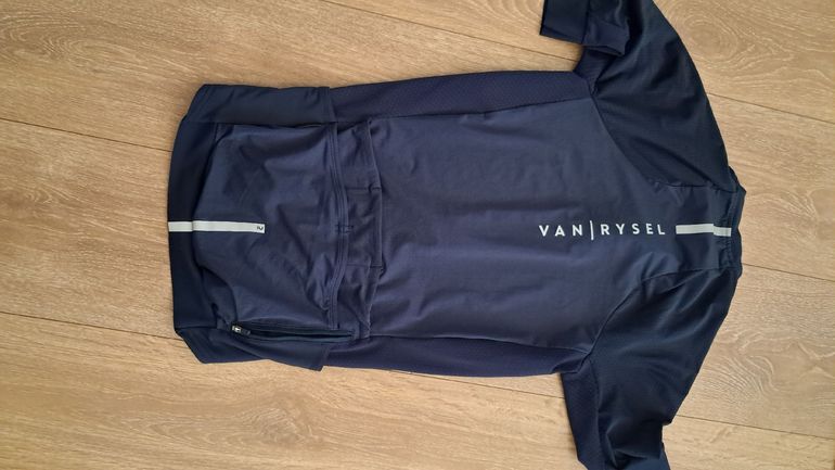 Used Van Rysel Maillot Azul marino talla S 2025 bike — image 2 of 5
