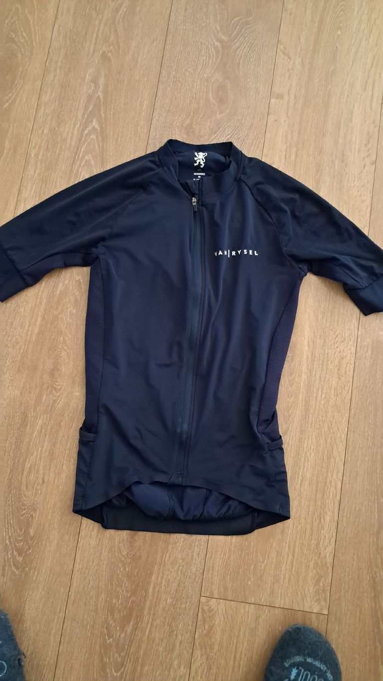 Used Van Rysel Maillot Azul marino talla S 2025 bike — image 1 of 5