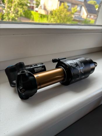 Used Fox FLOAT X2 FACTORY Air Shock bike — image 2 of 5