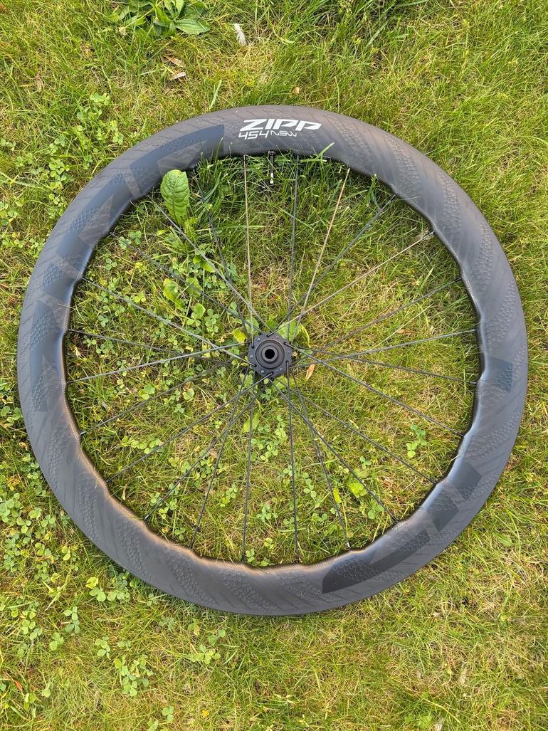 Used Zipp 454 NSW 2024 bike — image 4 of 7