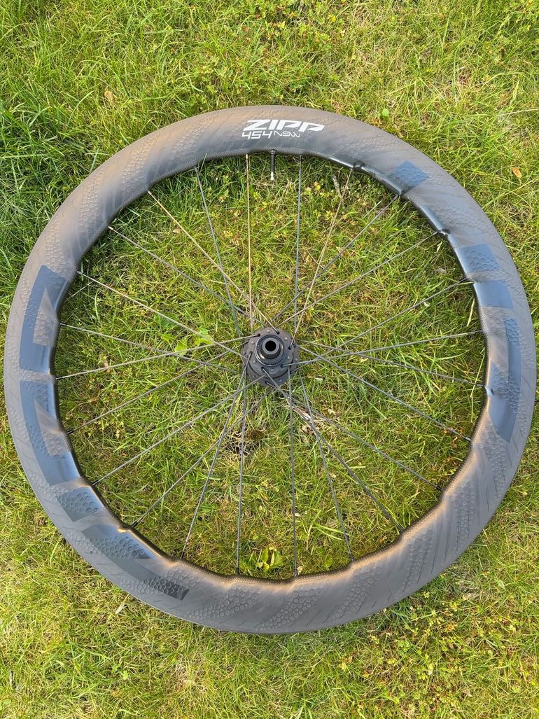 Used Zipp 454 NSW 2024 bike — image 5 of 7