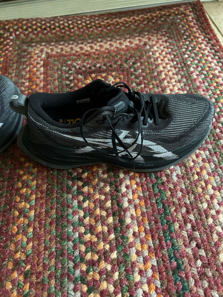 Used Asics Running Shoes 2025 bike — image 4 of 6